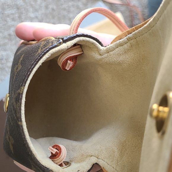 Louis Vuitton Cancun Mini Crossbody - Picture 7 of 11